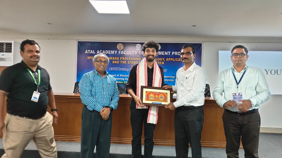 gecbbsrofficial's tweet photo. ✨Day 5 Highlights from the AICTE ATAL Faculty Development Programme.
📸 Take a look at some moments from Day 5!
.
.
#ATAL #FacultyDevelopmentProgramme #SpeechProcessing #ImageProcessing #ArtificialIntelligence #ElectronicsandCommunication #AICTE #ECE #GECBhubaneswar https://t.co/VDXEG1PgjB