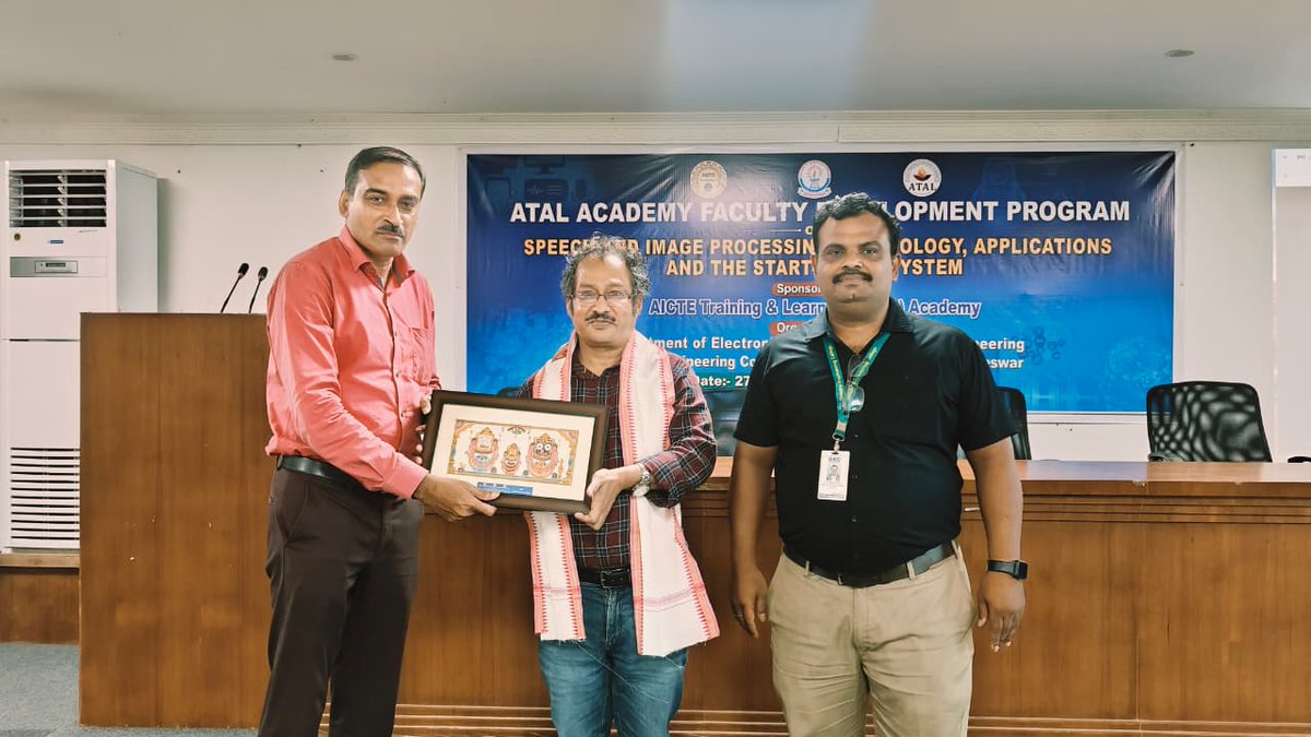 gecbbsrofficial's tweet photo. ✨Day 5 Highlights from the AICTE ATAL Faculty Development Programme.
📸 Take a look at some moments from Day 5!
.
.
#ATAL #FacultyDevelopmentProgramme #SpeechProcessing #ImageProcessing #ArtificialIntelligence #ElectronicsandCommunication #AICTE #ECE #GECBhubaneswar https://t.co/VDXEG1PgjB