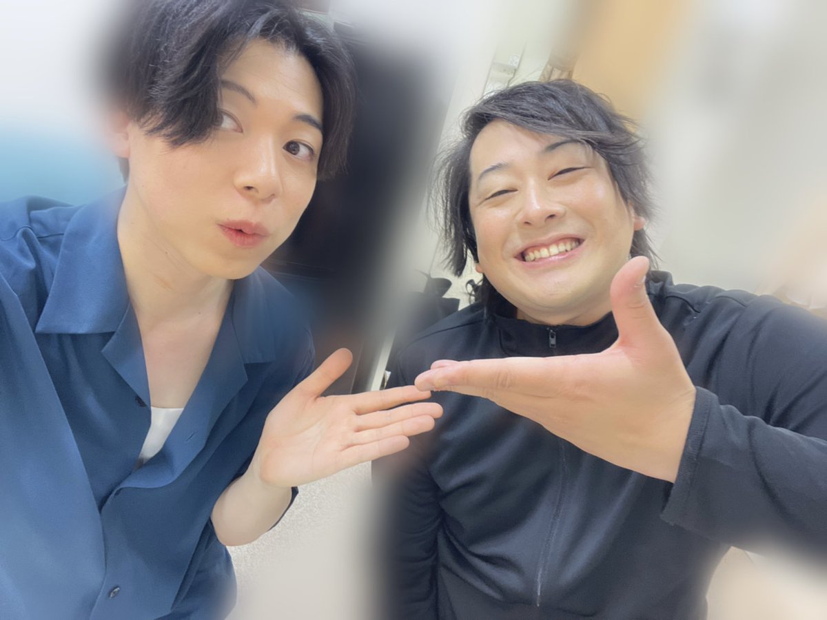 reoleohima's tweet photo. 本日ご一緒した皆様！

佐藤流司さん
BSPでお馴染みの先輩同輩
CAUで一緒のまさ

他にもたくさん刺激をもらえる素敵なメンバーで上演してます！

名古屋からはらけんも駆けつけてくれてありがとうだし
あつなりは稽古からずっとみんなを支えてくれてほんとにありがとう！

#himawariBD
#ビヨンドドーン https://t.co/VNvB7GMAuI