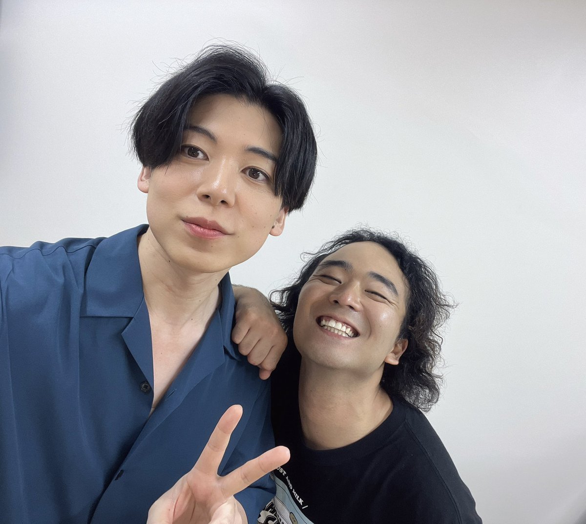reoleohima's tweet photo. 本日ご一緒した皆様！

佐藤流司さん
BSPでお馴染みの先輩同輩
CAUで一緒のまさ

他にもたくさん刺激をもらえる素敵なメンバーで上演してます！

名古屋からはらけんも駆けつけてくれてありがとうだし
あつなりは稽古からずっとみんなを支えてくれてほんとにありがとう！

#himawariBD
#ビヨンドドーン https://t.co/VNvB7GMAuI