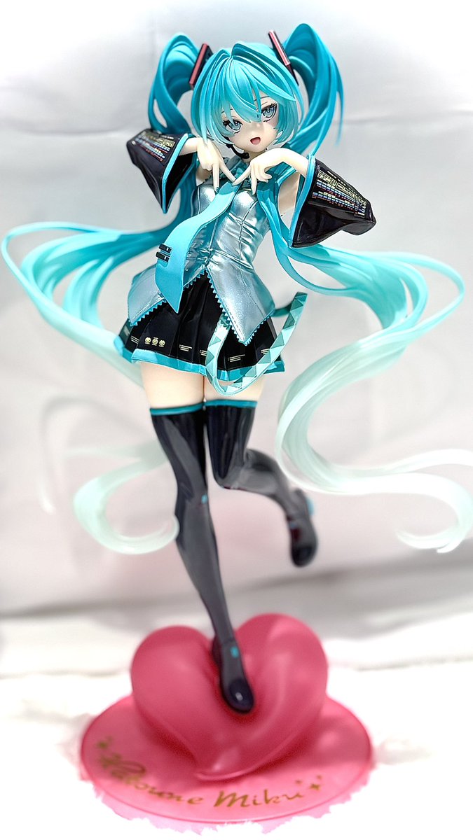 GiGO_Akiba_2's tweet photo. こちらのポストが大変ご好評につき✨️
本日は全身verをお届け🩵

全身だと、細かな造形はもちろん、すらっと伸びた美しい御御足までしっかり堪能できます🥹✨️

こちらのミクさんは本日より登場中🎉

#GiGO秋葉原2号館 では、
この他にも #初音ミク 景品を多数展開中！
ご来店、お待ちしております✨ https://t.co/TetclvSusc