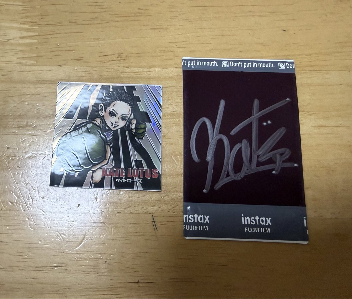 ケイトロータス　サイン入りチェキ　非売品 ケイト選手からチケット🎫届きました🥰🔥 シールとサイン入りチェキが