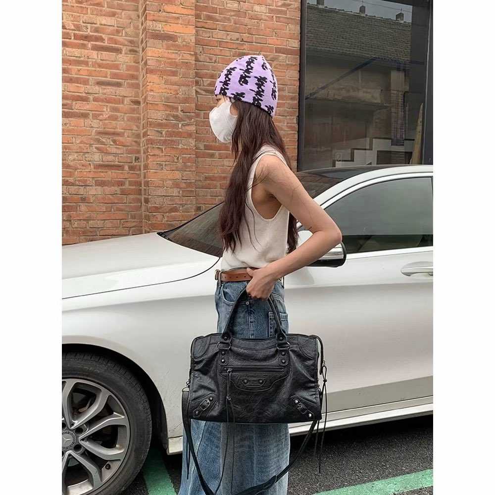 tmw2p's tweet photo. ส่งต่อ กระเป๋า Jandress - paris locomotive bag 
สีดำ ยังไม่เคยใช้ค่ะ  700 บาทรวมส่ง ทักมาสอบถามก่อนได้ค่ะ #ส่งต่อกระเป๋า #ส่งต่อ #กระเป๋า #jandress https://t.co/3gzXTwvV4p