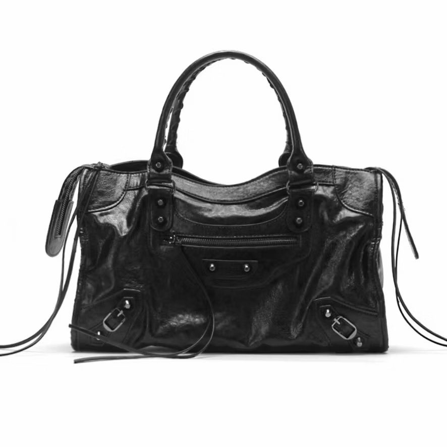 tmw2p's tweet photo. ส่งต่อ กระเป๋า Jandress - paris locomotive bag 
สีดำ ยังไม่เคยใช้ค่ะ  700 บาทรวมส่ง ทักมาสอบถามก่อนได้ค่ะ #ส่งต่อกระเป๋า #ส่งต่อ #กระเป๋า #jandress https://t.co/3gzXTwvV4p