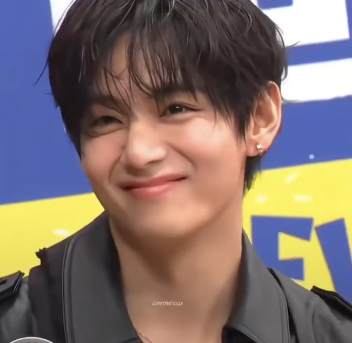 lvxuryjin's tweet photo. ANG GANDA TALAGA NI TAEHYUNG LETCHE GETS BA?????????? https://t.co/iH5Sh0ojH0