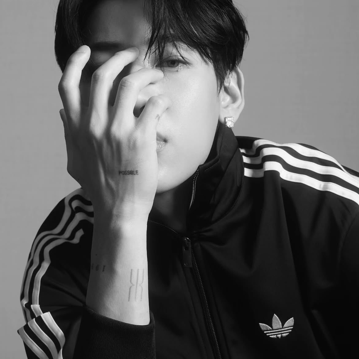 Beelieve_1980's tweet photo. แพ้สายตาคู่นี้ ยอมแล้วค้าบบบ 🔥

#AdidasxBamBam https://t.co/7eUJY5dLJy