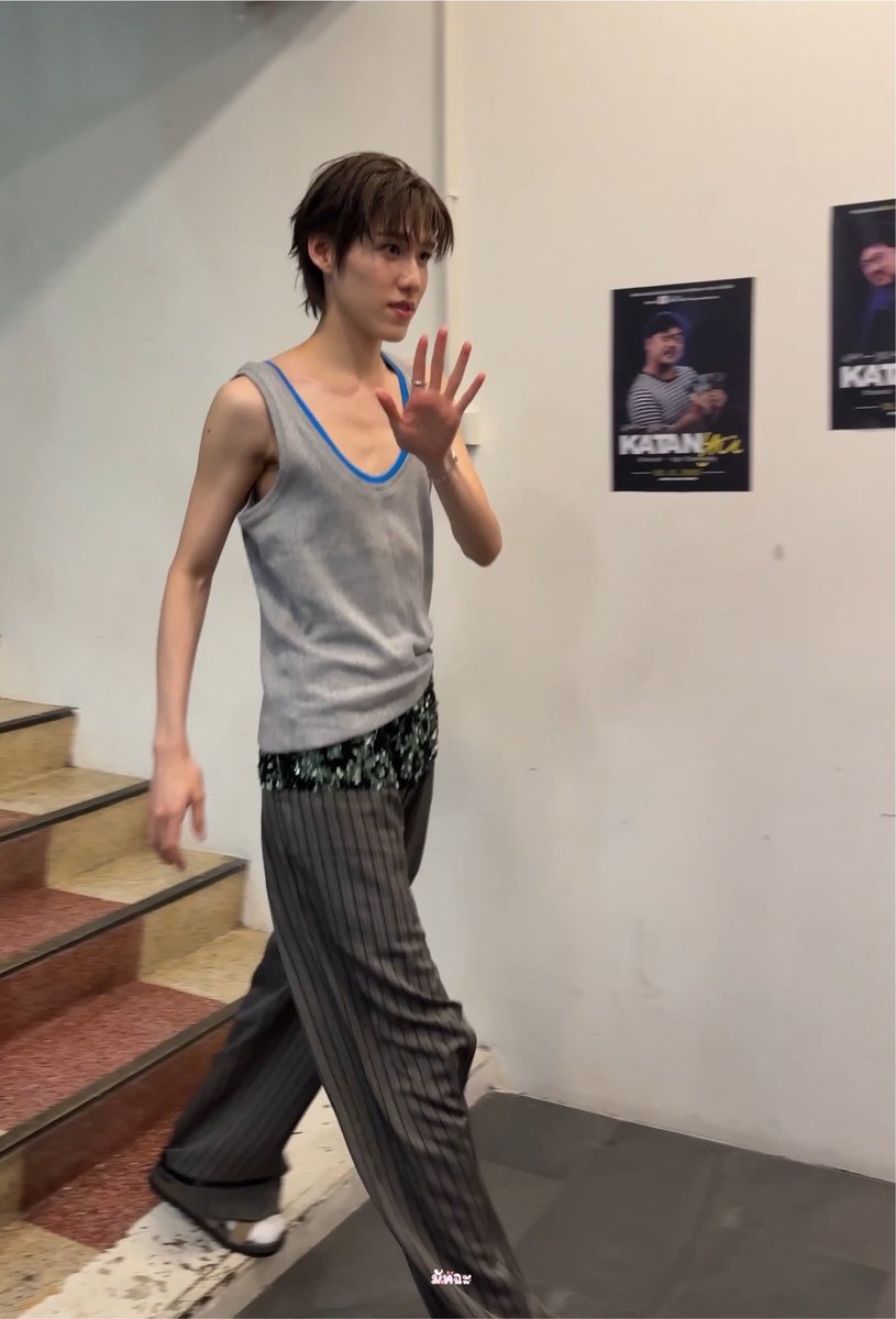 superpjiew's tweet photo. ห๊าา ฮีมีลูกเล่น ขามาใส่เสื้อแขนยาว ขากลับใส่เสื้อกล้าม อื้ออออออ วาสนาคนเจอมากกกก ผิวผ่องสุดๆ🫠 https://t.co/SeSsE9S3Bv