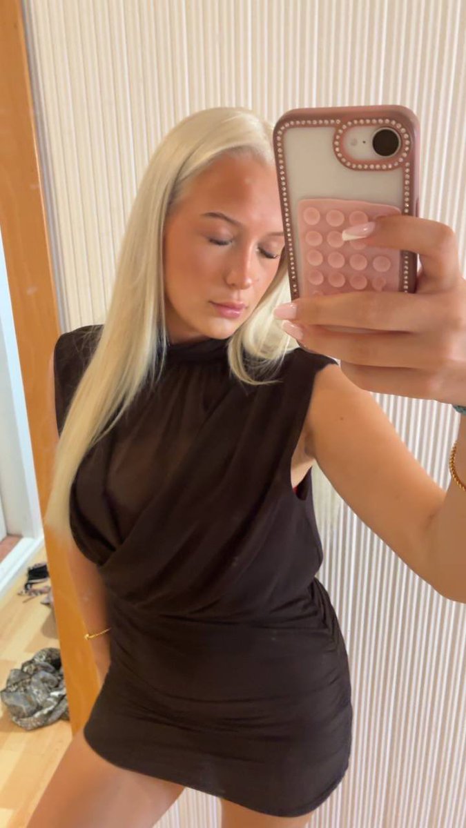 Berrybusiii's tweet photo. Nu på plattformen men redo att bli lite mer .. generös med bilderna 
If you know what i mean✌🏻😝😜 https://t.co/T3D1AfQ8g8