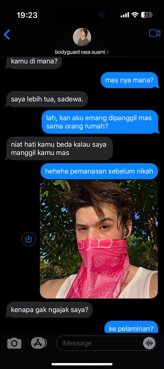ameratyns's tweet photo. skynani prompt au; bodyguard?

awalnya jadi bodyguard, lah kok ujung-ujungnya punya suami brondong? https://t.co/vq1Wi9Je1r