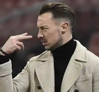 fahdalruqi's tweet photo. الأهلي بطل قبل ياسله والأكيد بعده 

استغرب فرحة ناد معين وانصاره باستقالة المدرب الألماني وكأنه منجز لهم 

من أقوالي الرائدة ( انكسارات الآخرين منجزات للأصفر البراق ) https://t.co/tLlExfBghE