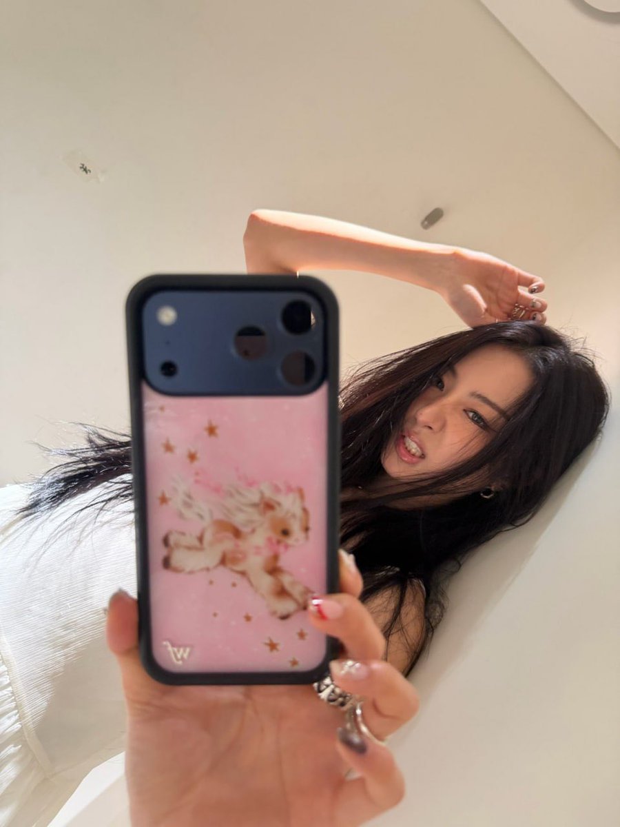 gawonloe's tweet photo. Helooo I received a very beautiful phone case :9 https://t.co/ST45eMC9kg