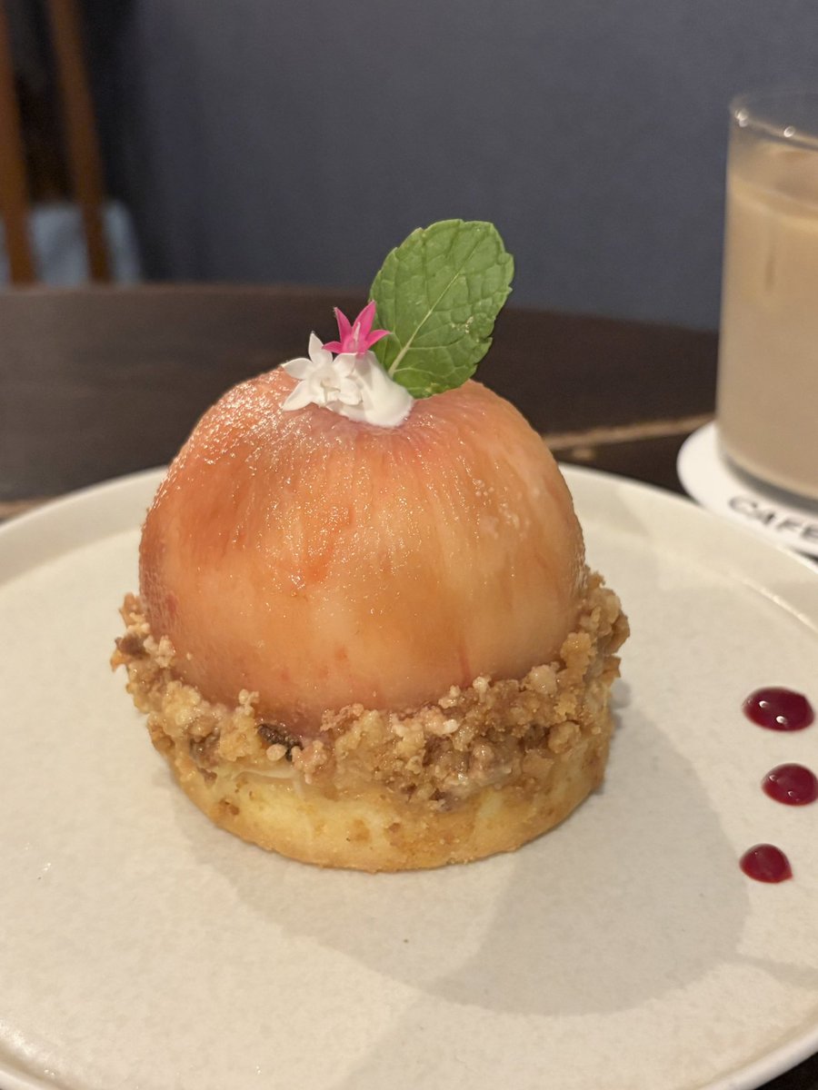 moca_log_'s tweet photo. 📍CAFE ZUKKE / 新宿三丁目
丸ごと桃タルト🍑 https://t.co/I5kpT7WOvn