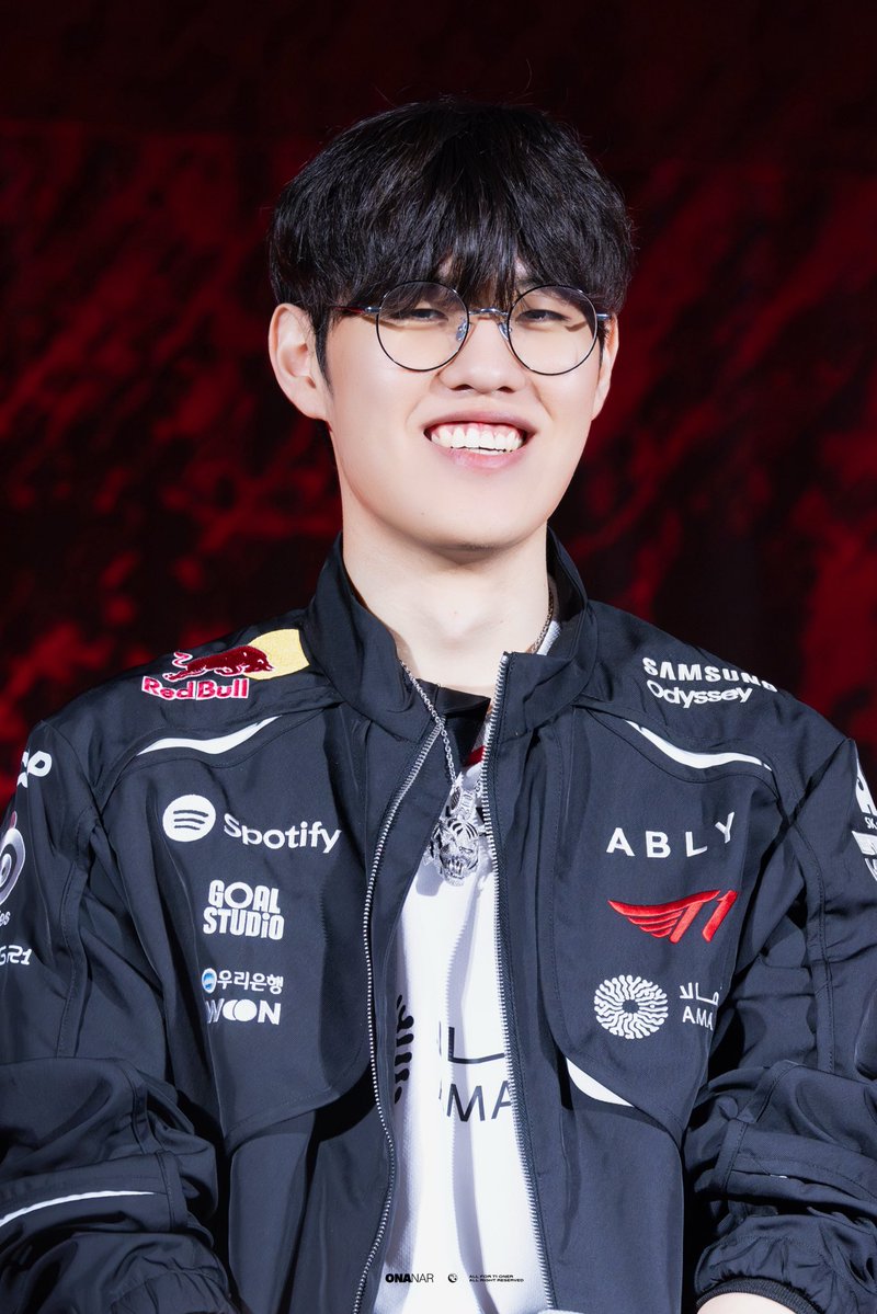 onanar222's tweet photo. 「260731 LCK vs GENG fm」

  계속 웃어🐯😆🥹
#오너 #Oner #문현준 #T1WIN https://t.co/wIcU9ZHCXS