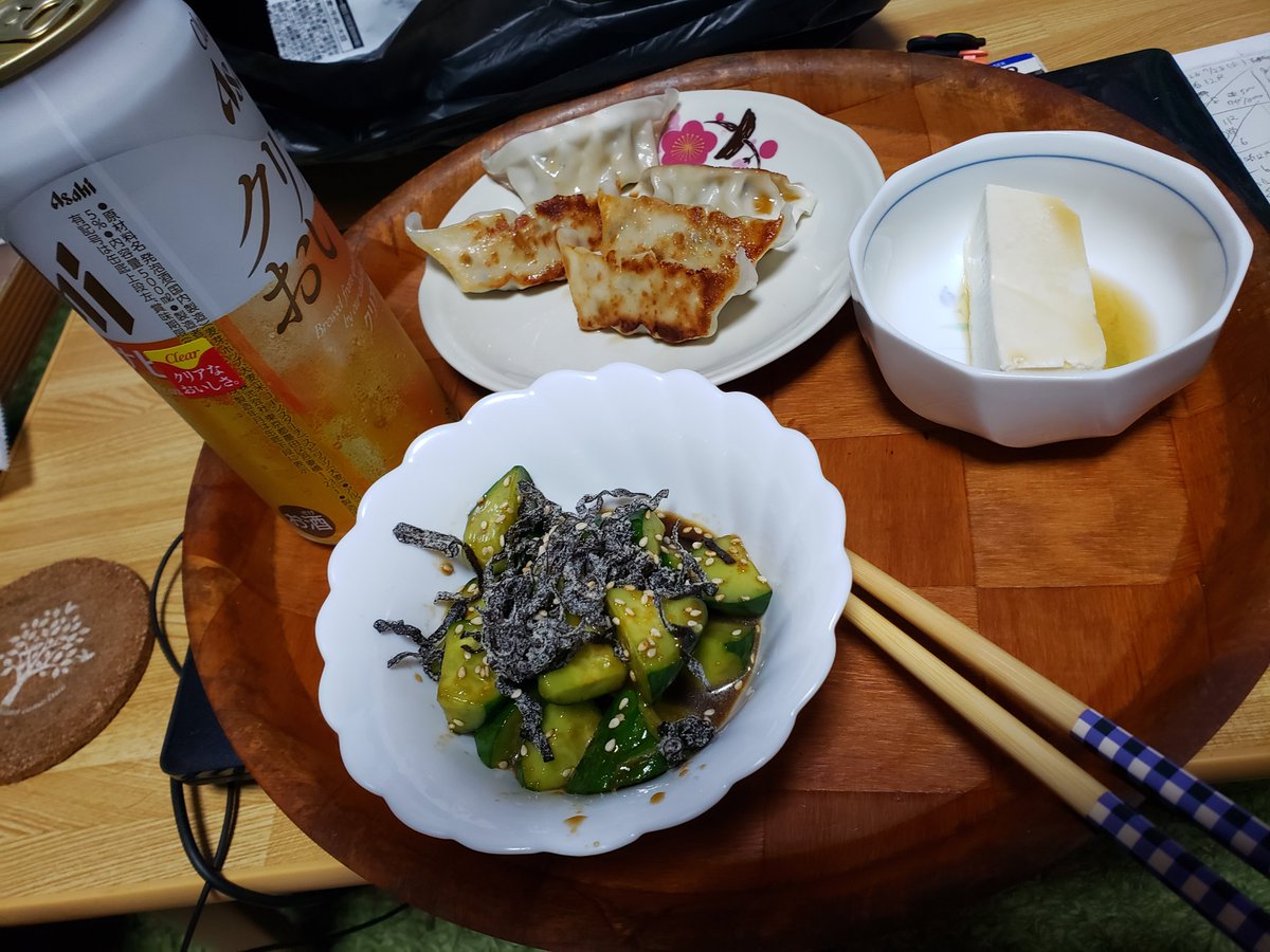 hosina98's tweet photo. 始めていく🍺
病院帰りに久々にパチ屋に行きましたが、散々迷った挙句打たずに帰ってきました😅
まだ知ってる台ももちろんあったけど、どうにも食指が動かず。というか、単純にお金が増えるビジョンが見えなかった。。。てなわけで帰ってからずっとゲームしてましたとさ。
金曜日、お疲れ様でしたー https://t.co/RakurOsviS