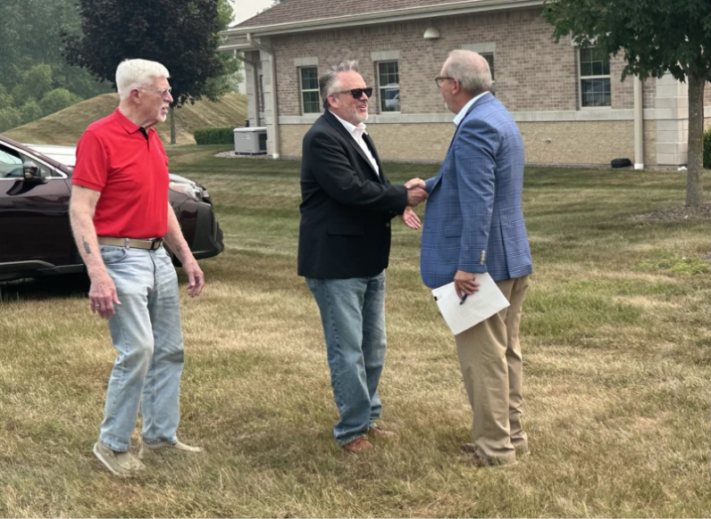 Spectrum_Gov's tweet photo. By connecting more homes and small businesses to high-speed #internet access, we're helping them thrive in today's digital world. We're expanding our network in communities big and small - most recently in Oconto County, WI. We thank @repsteffen for joining us to celebrate this expansion!