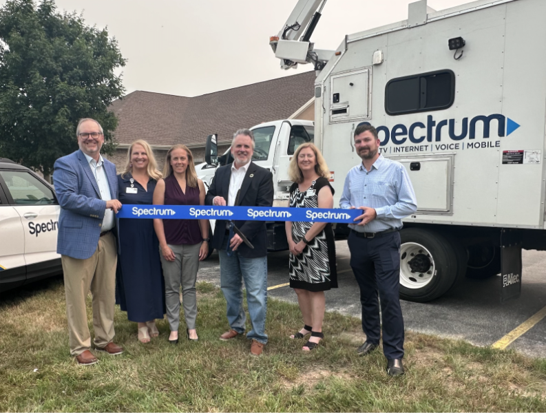 Spectrum_Gov's tweet photo. By connecting more homes and small businesses to high-speed #internet access, we're helping them thrive in today's digital world. We're expanding our network in communities big and small - most recently in Oconto County, WI. We thank @repsteffen for joining us to celebrate this expansion!