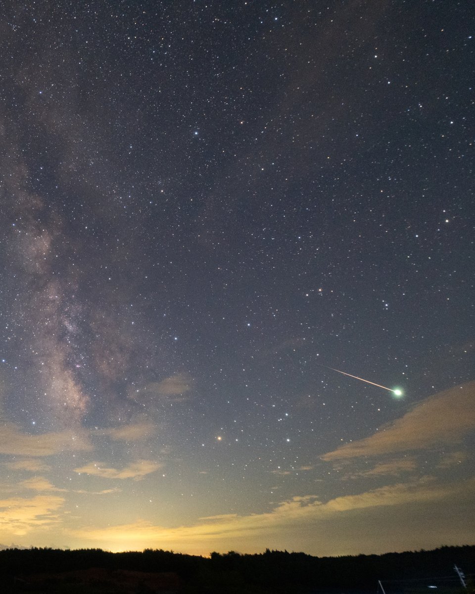 man_ten_bo_shi's tweet photo. 以前撮影した「やぎ座α流星群」の流れ星です。
7月末は「みずがめ座δ流星群」と「やぎ座α流星群」が活動します。
ただし、どちらも小規模な流星群であり、今年は月が明るいためおススメではありません。

たくさんの流れ星を見たい方は、8月12日(水)夜のペルセウス座流星群がおススメですよ。 https://t.co/hKmCZilQvu