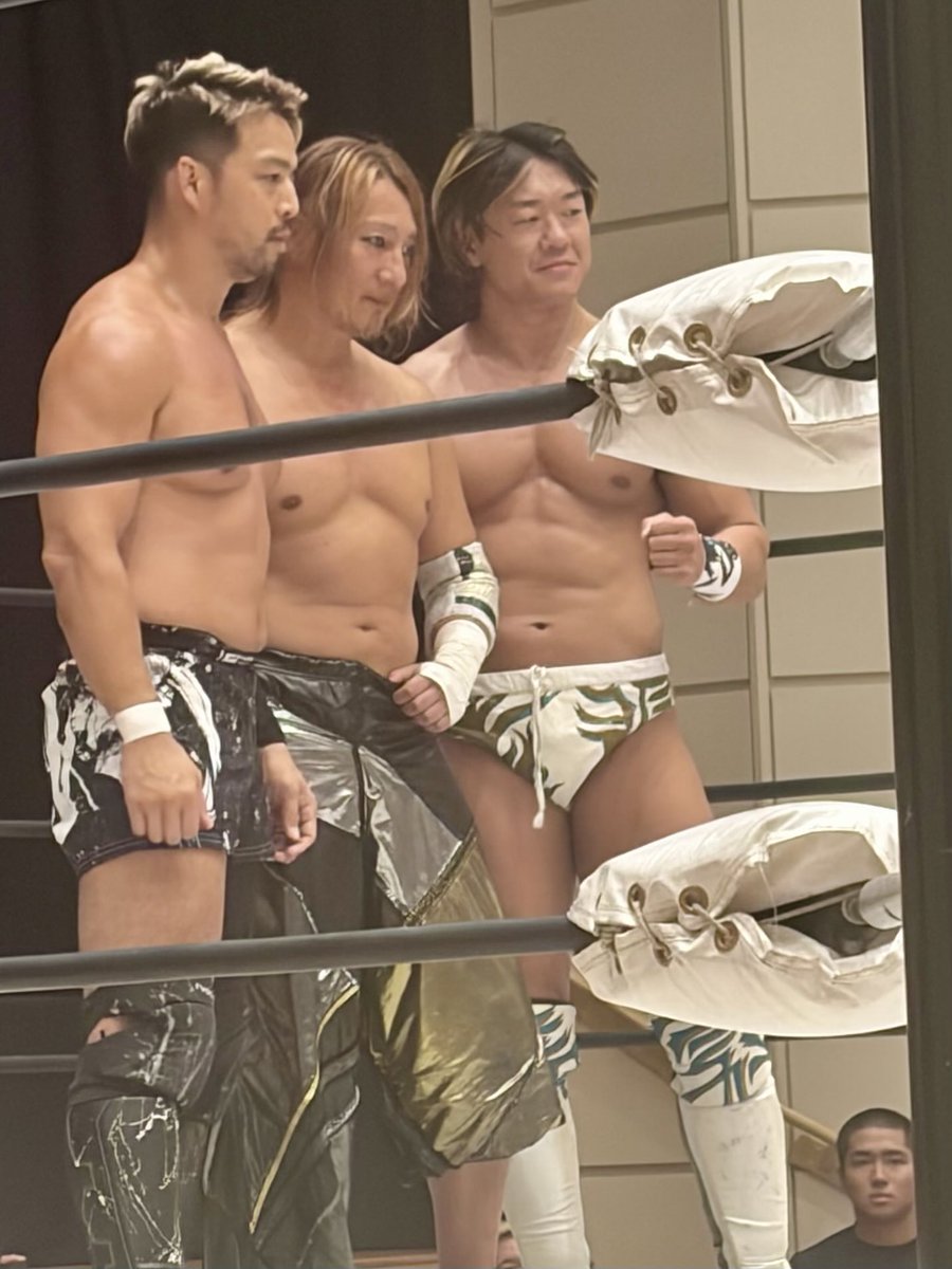AT_kouhou's tweet photo. 昭和すぎて怒られるかもしれないけど

White Raven Sqwadの公式意訳は
ハート泥棒にしてほしい。

#noah_ghc
#WRS
#WhiteRavenSqwad https://t.co/SRwiF8XgfN