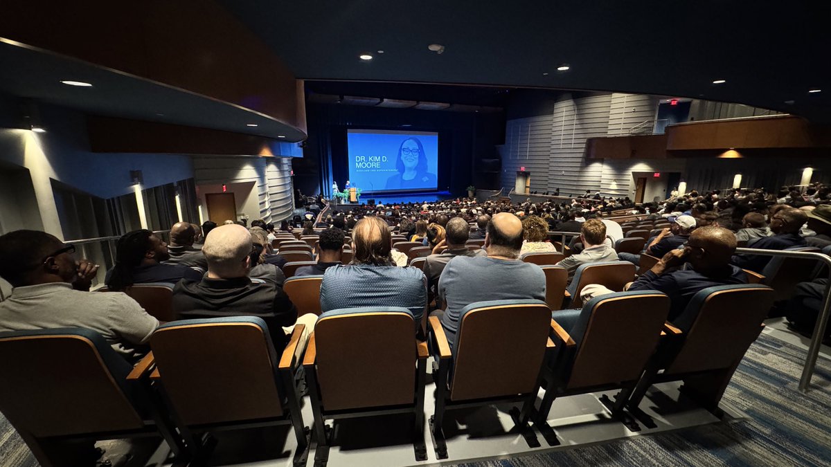 RichlandTwo's tweet photo. 🎤 Inspiration is in the room! Superintendent Dr. Kim Moore is reminding us that every student deserves our very best and that together, we’re shaping the future—one classroom, one relationship, and one opportunity at a time. #LeadingTheFutureOfLearning https://t.co/loQ9un7m4Z