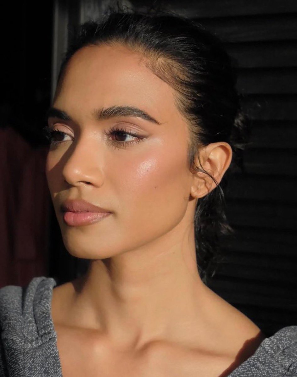 thesunbutch's tweet photo. has anybody ever looked so breathtaking https://t.co/ZxiNWHlLWe