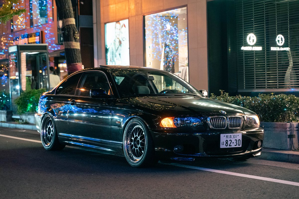 Nakatwo_rc's tweet photo. 真横から見て同心円にすると、
斜めから見た時に、車体前後方向にだけパースがかかって（圧縮されて）、
相対的にタイヤ上の隙間が大きく見えるので、少しだけ🤏低めにするのが好き
（いつも美術だけ5だった人の戯言） https://t.co/QtJjUZUsUW