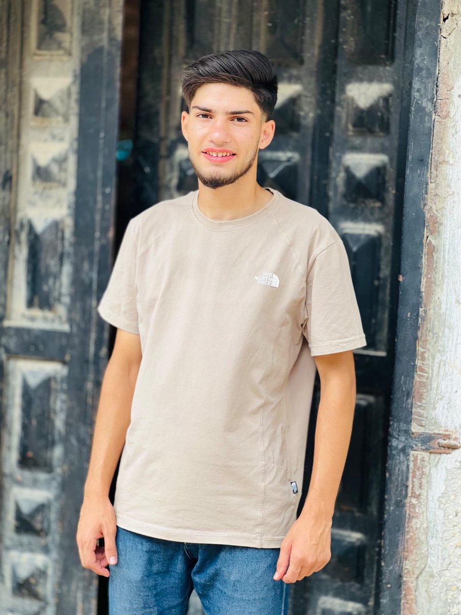 mohannad1789941's tweet photo. After 12 years of study, I finally managed to graduate with a GPA of 82.4. Unfortunately, this joy didn't last because I couldn't afford the tuition fees. Please help me so I can study medicine. 
https://t.co/ZZwY4qq5H3 https://t.co/YPpnoAyc2m