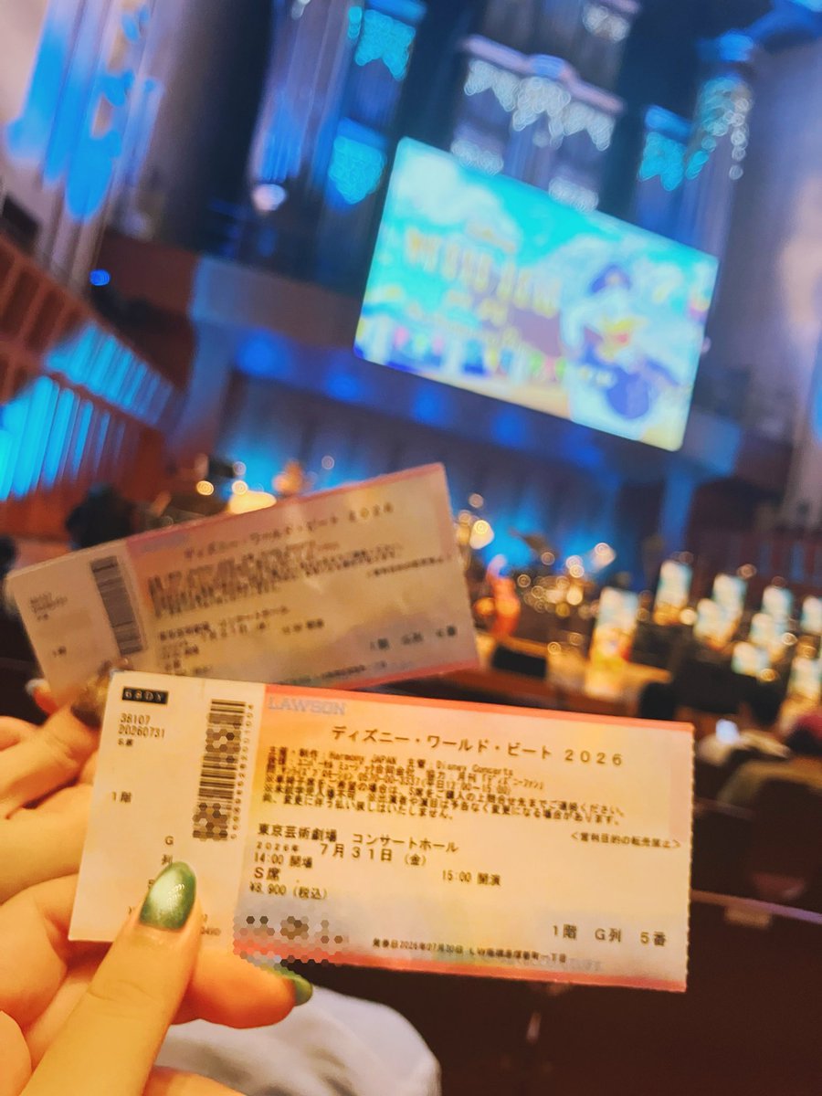 nananally's tweet photo. 今日はディズニーワールドビート行ってきました🥹
席もめちゃくちゃ近くて、演者さん全員の顔確認出来る距離…！
初めて行ったけど、本当によかった！生演奏と生歌最高です！！！ https://t.co/NwlkujZLMs