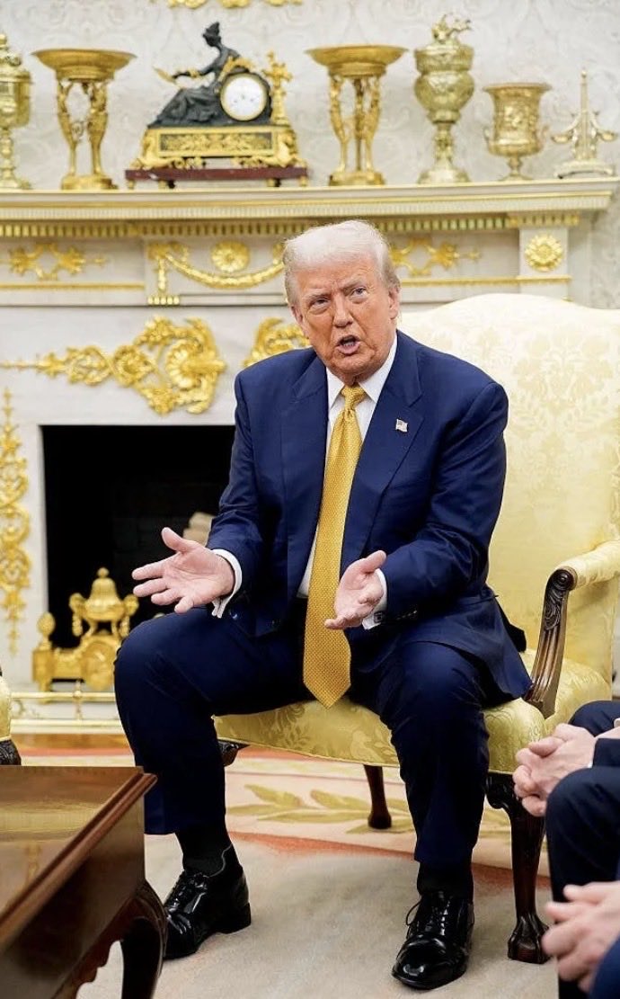 amandacarpenter's tweet photo. Trump=Golden Age of Corruption https://t.co/lhbpzos67b