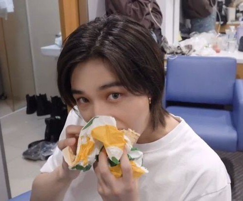 fauxssie's tweet photo. Makan, bang. https://t.co/vzsbq1wUkd