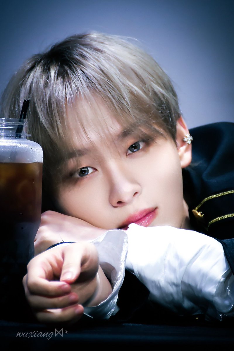 _p_q_Lxm's tweet photo. 260725 HQ

#소디엑 #현식 #XODIAC #투명한_우리현식 https://t.co/I30M9mBpIF