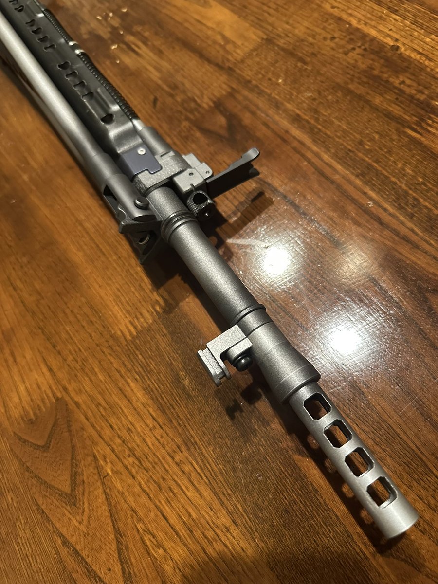CatSP11's tweet photo. #猫の手ウェザリング
G&amp;G64式の外装加工ウェザリング
2丁同時施工
こちらは、銀ピカバージョンになる予定の個体
途中経過 https://t.co/yVKisbGtNN