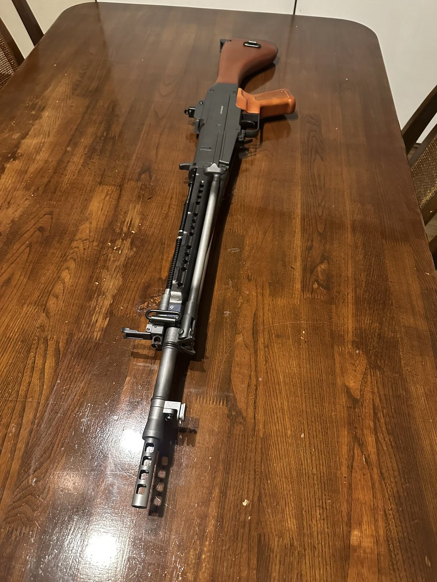 CatSP11's tweet photo. #猫の手ウェザリング
G&amp;G64式の外装加工ウェザリング
2丁同時施工
こちらは、銀ピカバージョンになる予定の個体
途中経過 https://t.co/yVKisbGtNN