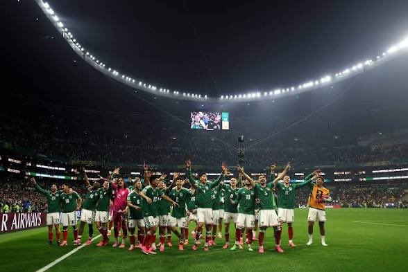 PremioSlotsMX's tweet photo. 🥅 Cada gol es una explosión de emociones que une a todo un país. 💚🤍❤️ #México #Fútbol #Afición #Victoria https://t.co/7559e0B3Go