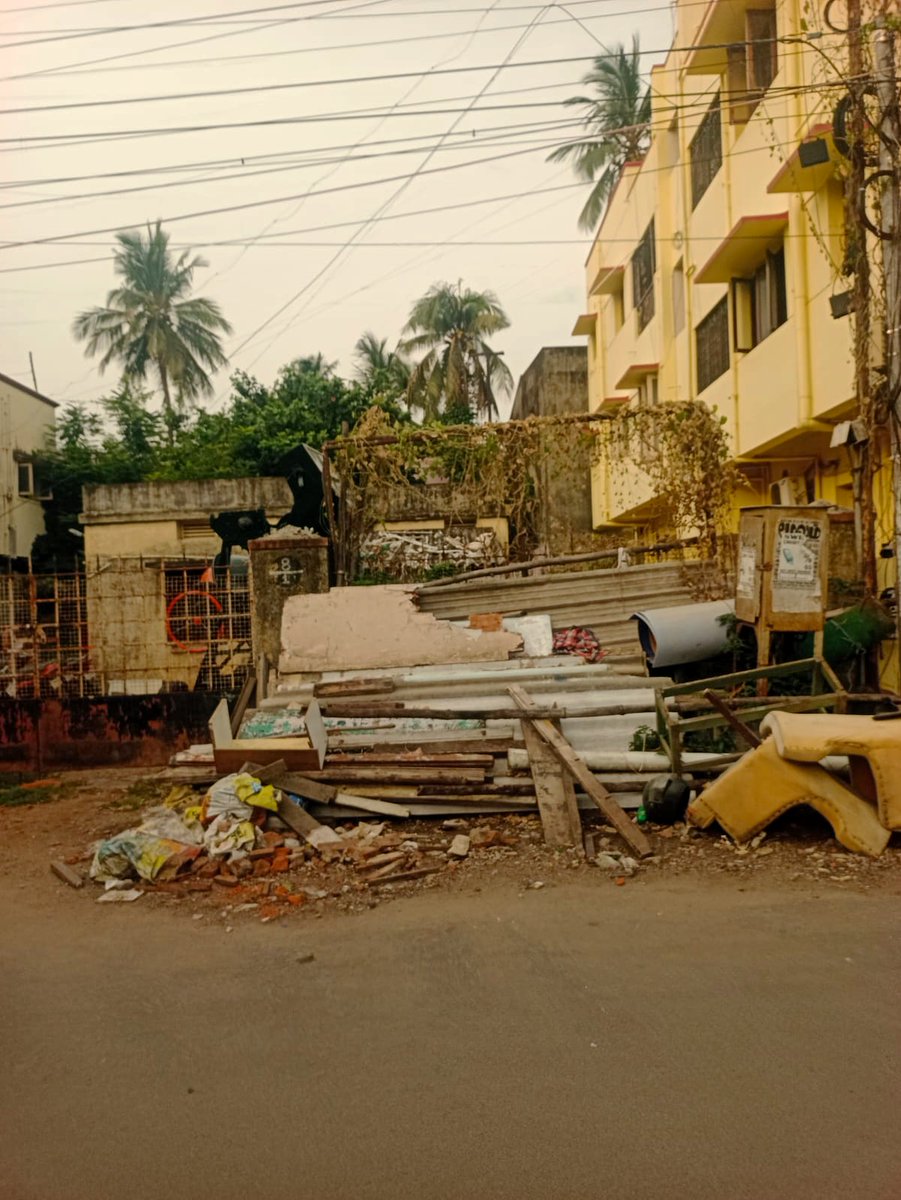 SelvamEnterpri2's tweet photo. Demolish Condition Building For Sale in Ashok Nagar 62nd Street Chennai https://t.co/sBe9Q8QatV
+91 94440 08212, +91 98844 87093 #PropertyInvestment #realestateagent #Ashoknagar #Chennai #selvamrealestate #landsale #saleland #land #property #residential #demolish #Oldhouse https://t.co/CmGPFtv4yE