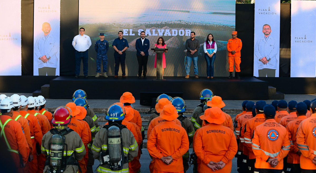 SecPrensaSV's tweet photo. #PlanVacación | “Además, por primera vez en estas Fiestas Agostinas tendremos Buses Alegres de domingo a domingo, desde el 2 hasta el 9 de agosto. Es importante destacar que contamos con nuevas rutas, no solo hacia los parques recreativos, sino también a sitios como la Ruta de Las Flores, uno de los destinos más solicitados por los salvadoreños y los visitantes internacionales”, informa la titular del @MITURElSalvador, @MorenaValdezSV. #SecretaríaDePrensa