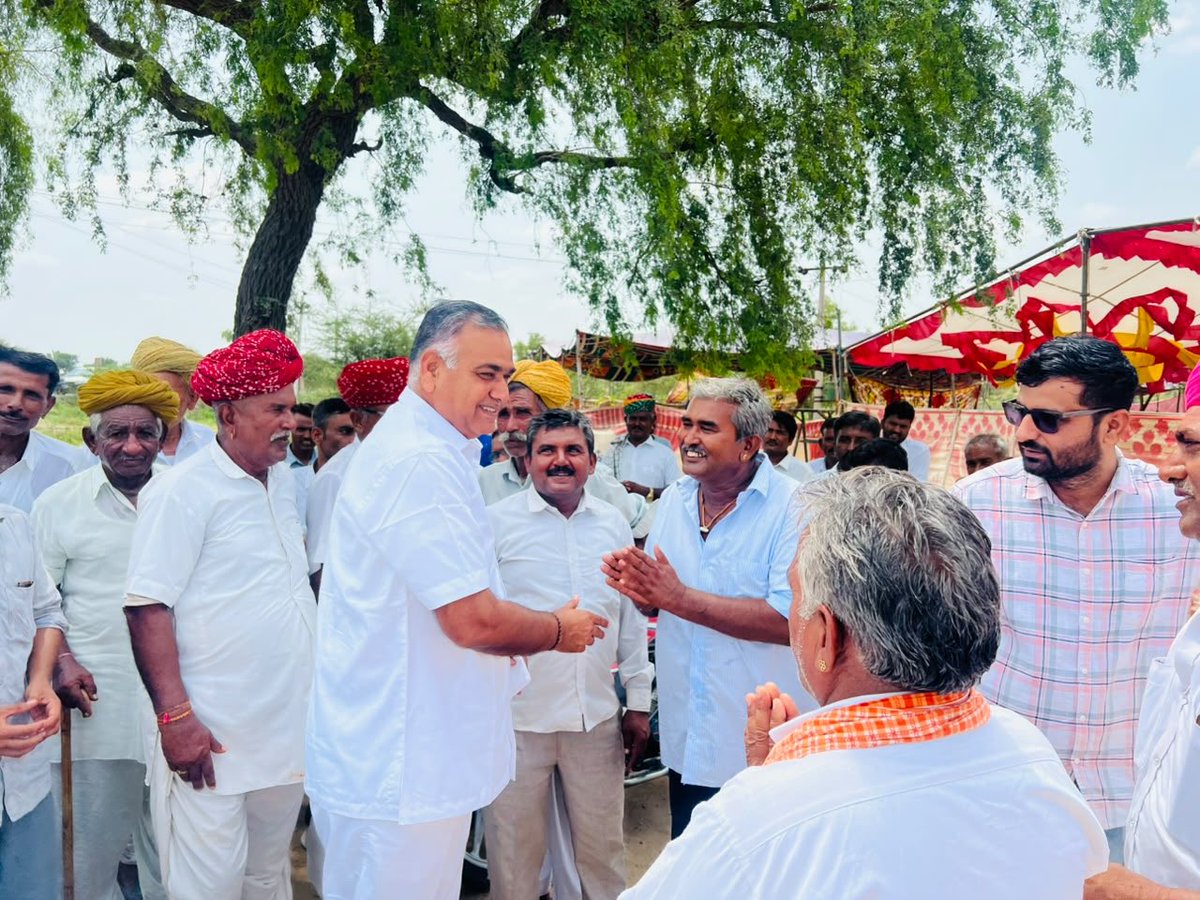 BabusRathore_'s tweet photo. आज विधानसभा क्षेत्र के अंतर्गत विभिन्न ग्रामों में आयोजित शोक सभाओं में सम्मिलित होकर दिवंगत आत्माओं को भावभीनी श्रद्धांजलि अर्पित की। https://t.co/bPWzdCKABG