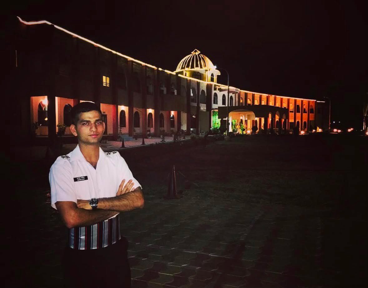 37VManhas's tweet photo. Sad &amp; tragic news coming. We have lost

MAJOR ARIF HAMZA 
55 ARMOURED #IndianArmy

in a tragic road accident at Jaisalmer in Rajasthan.
He was married just a month ago.
MATA RANI gives strength to his family to bear this irreparable loss. https://t.co/K1OFZuGMXv