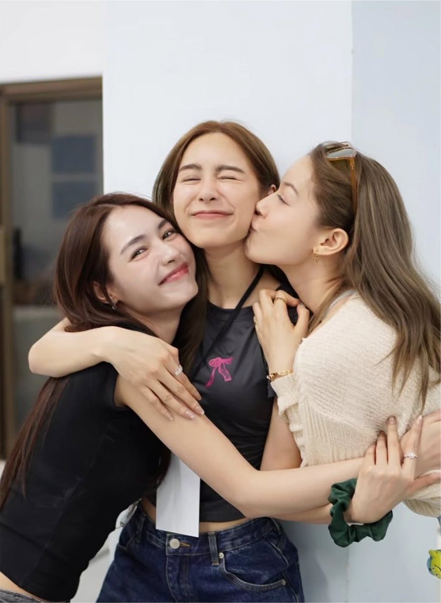 jigglypz's tweet photo. เกิดอะไรขึ้นกับรักของเราสามคน มาก555555555555555555 https://t.co/p5SAjFJ9wY