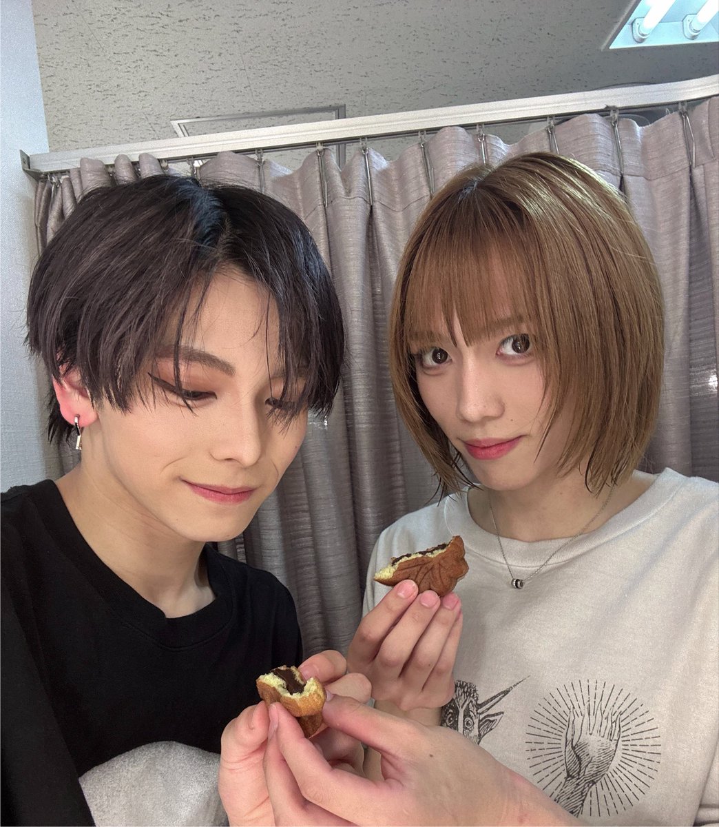 NAGAMINE_RYUTA's tweet photo. ミュージカル『テニスの王子様』4thシーズン 全国大会 青学vs立海 前編
広島公演初日！ありがとうございました！

初めての広島でテニミュできて嬉しいです🔥

ゆーだいくんがもみじまんじゅう全部くれた！
 #テニミュ
 #菊丸英二 https://t.co/ZPl5kKoIhu
