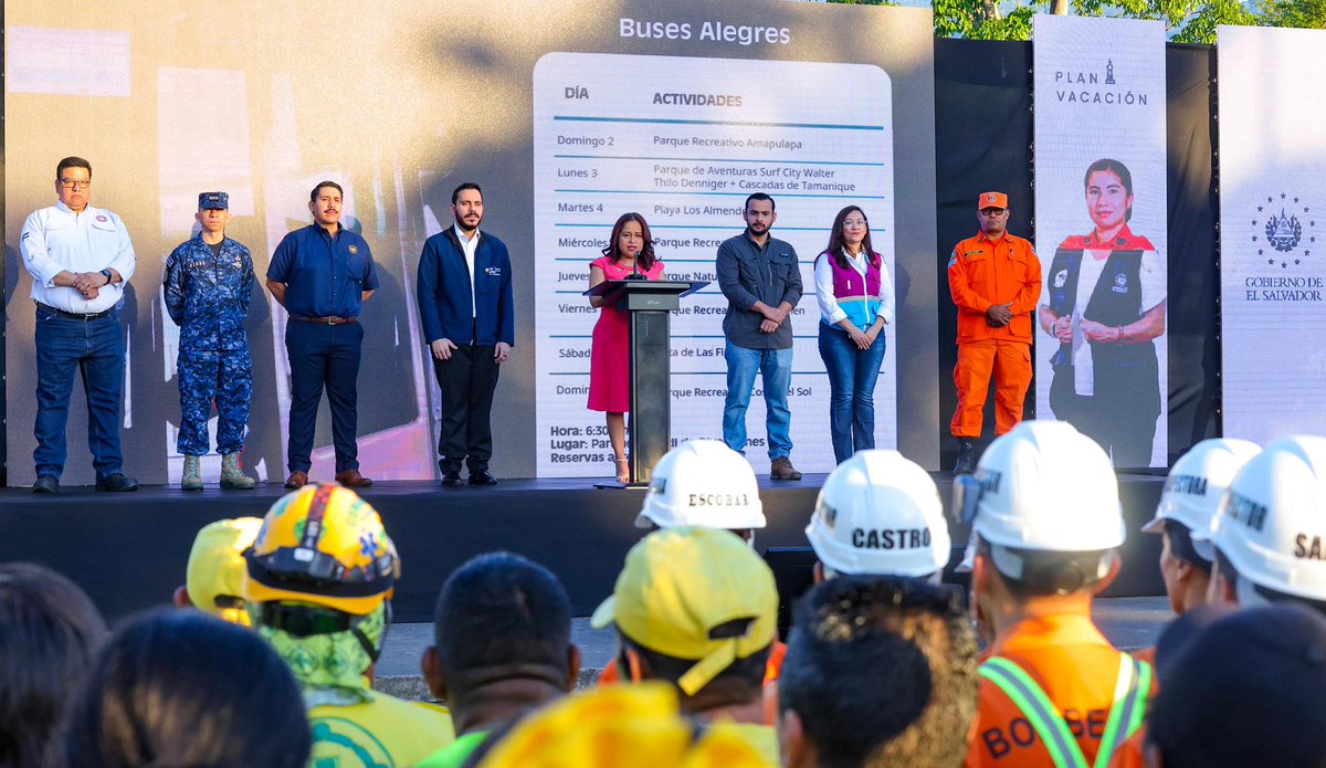 SecPrensaSV's tweet photo. #PlanVacación | “De enero a junio de 2026 hemos recibido 2.5 millones de visitantes internacionales, por lo que ya superamos la mitad de la meta de 4.2 millones prevista para este año. Además, para las Fiestas Agostinas proyectamos la llegada de 91,000 visitantes internacionales y un estimado de 2.8 millones de personas entre nacionales e internacionales en playas, sitios turísticos, culturales y naturales”, destaca la titular del @MITURElSalvador, @MorenaValdezSV. #SecretaríaDePrensa