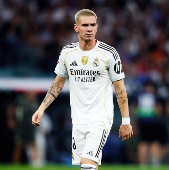 TouchlineX's tweet photo. 🚨 𝗡𝗘𝗪: Franco Mastantuono is not in Real Madrid's squad list against Fiorentina.

The reason is the club are negotiating his loan departure.

— @benfeerr https://t.co/7zkNON8zQs