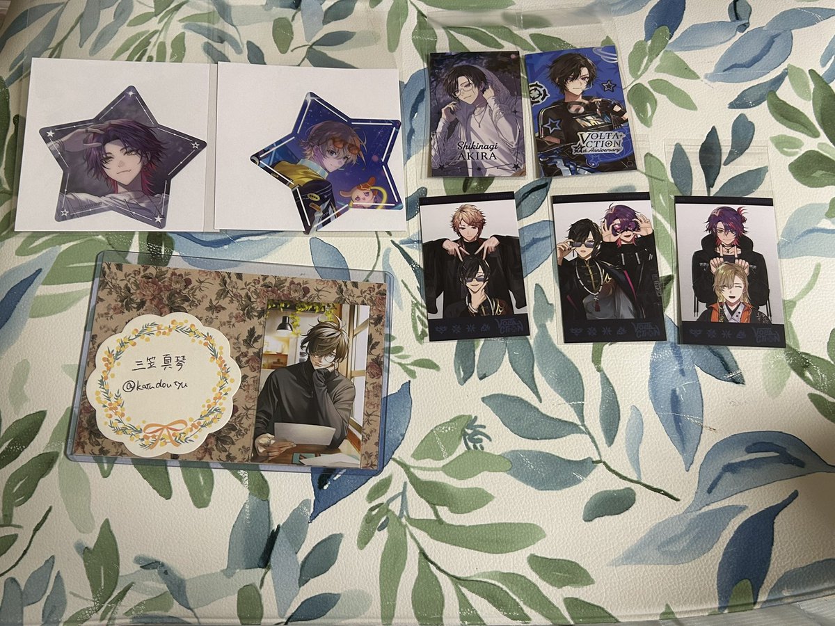 katudoutyu's tweet photo. 【交換】 
にじさんじ VOLTACTION  4周年 4th Anniversary チェキ風カード 特典 (通販)

譲 1枚目

求 ２,3枚目  (同種交換 🩷マーク優先)

郵送にて交換となります
1枚からもお気軽にお声かけください https://t.co/Hf1Gi5E07H