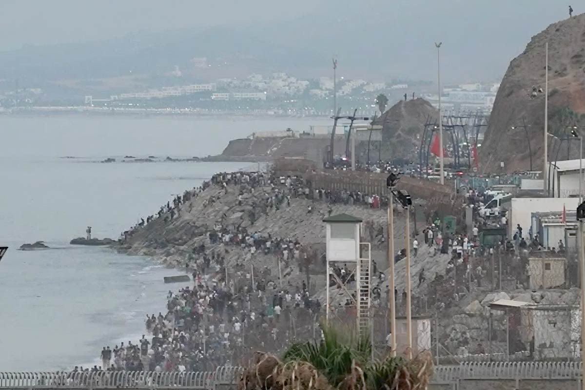 CislNazionale's tweet photo. Immigrazione. #Cisl: «Le immagini che arrivano da Ceuta colpiscono profondamente e ricordano che il tema dell’immigrazione è una delle questioni nevralgiche per il futuro dell’Europa, strettamente legata al suo sviluppo economico, sociale e demografico. Una sfida di tale portata non può essere affrontata con soluzioni emergenziali o con approcci ideologici, ma richiede una strategia condivisa fondata sul dialogo istituzionale e civile tra l’Unione europea, Paesi di origine e di transito». Così la Confederazione di via Po in una nota sulla situazione nell’enclave spagnola in Marocco.

👉 Leggi il comunicato integrale sul sito: https://t.co/8xV9mEPUrA

#Ceuta #Immigrazione #UnioneEuropea
 #lavoro #integrazione