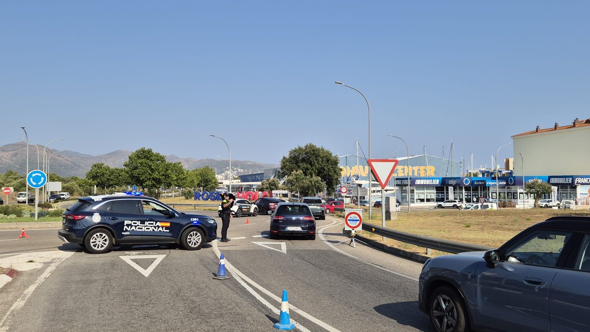 AjRoses's tweet photo. 🚔 ⚠️ Un nou operatiu policial contra la venda il·legal del top manta realitzat el dijous 30 de juliol a Roses ha donat com a resultat la confiscació d’un total de 1.207 articles 🛑
ℹ️ Més informació: https://t.co/hylhCnskwi
#aRoses https://t.co/edl1ZHrKrU