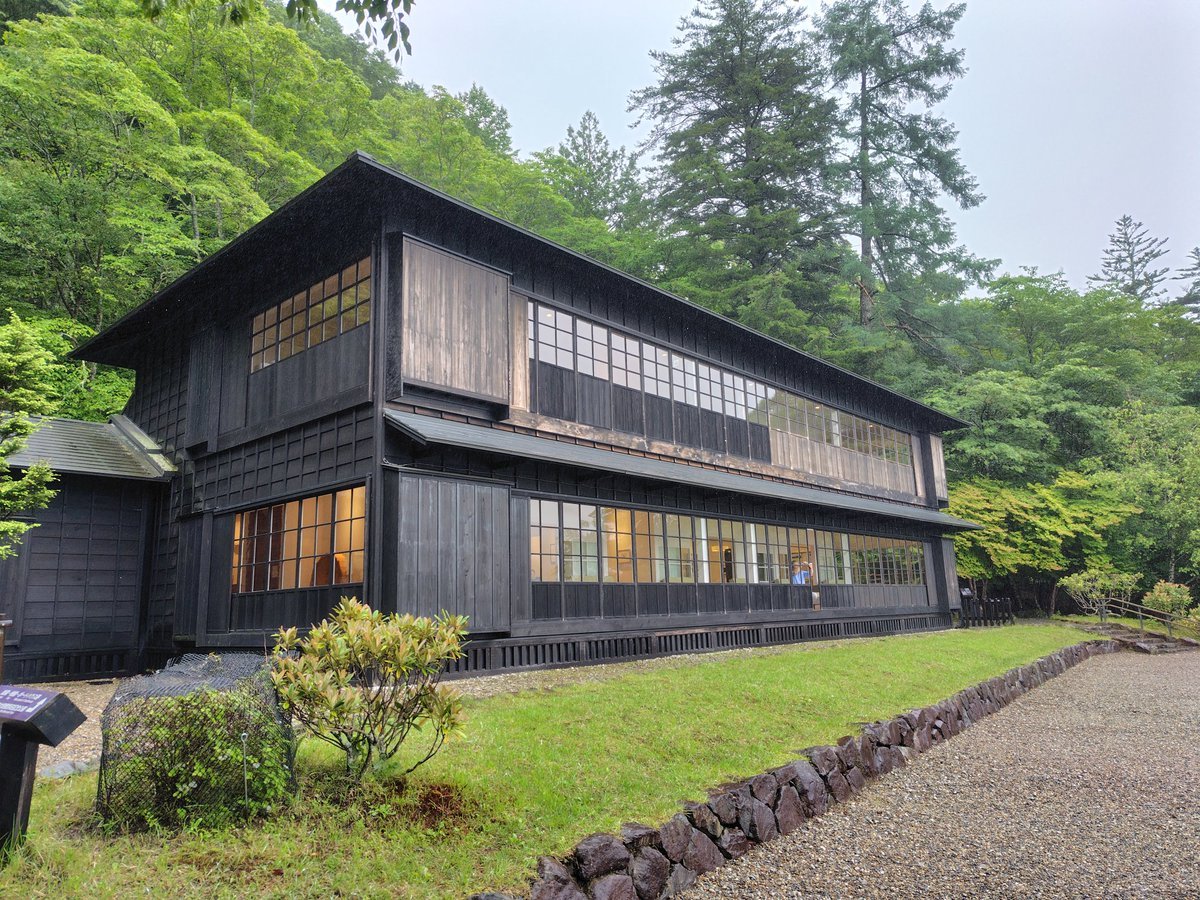 hiurasan2's tweet photo. 旧英国大使館別荘

明治初期に活躍した外交官、アーネストサトウ氏の別荘で昭和初期まで実際の英国大使館別荘として活用されていました。
各部屋の窓からは中禅寺湖を望むことができます。
（この日は残念ながら雨のため眺望はイマイチでした。） https://t.co/CEd5FeQmFZ