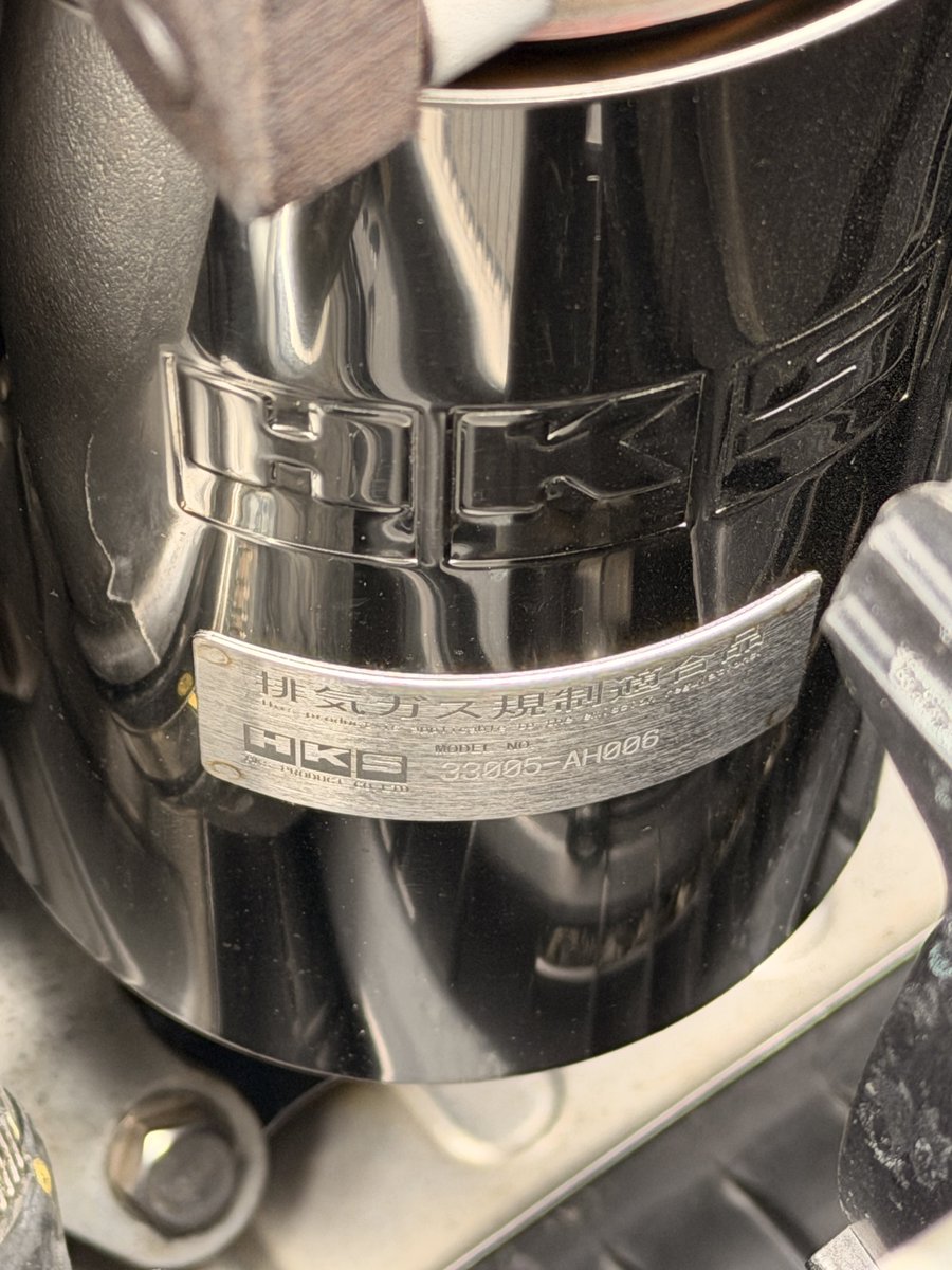 alpha8023's tweet photo. 久々の更新です🙌
HKS メタルキャタライザー入りました🙌
破壊したスタッドボルトも直してもらいました😇 https://t.co/KhIDu3HEQg