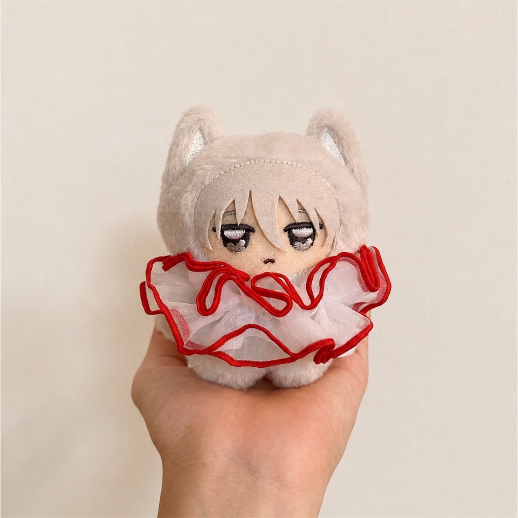 poppofactory's tweet photo. 試作品1号を……！もっとフリルをギュッとさせる方がいいのかフリルの幅短くした方がいいのか悩みます🤔試しで赤にしてみましたが、2色カラーにして烏野、稲荷崎カラーとかをやりたい…！オーダーで好きな2カラーにしてもらうのも可愛いかな〜なんて考えてます🤔 https://t.co/5Bc6SVhzmj