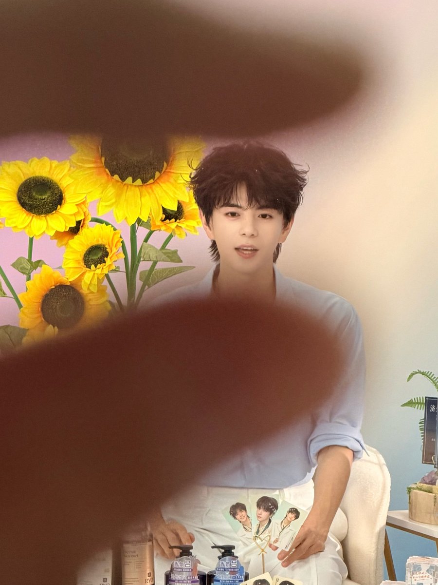 aeccesspassph's tweet photo. AYDENSNG Weibo Update:

"Checking in with July fragments
​#OnePlogToSayGoodbyeToJuly #SummerAdventure#" 

🔗 https://t.co/YaPgegy0tq

Don't forget to drop
🧡 Like -> comment -> share
#aylio | #政瞳
 #aydensng https://t.co/LK2VDjmZkJ