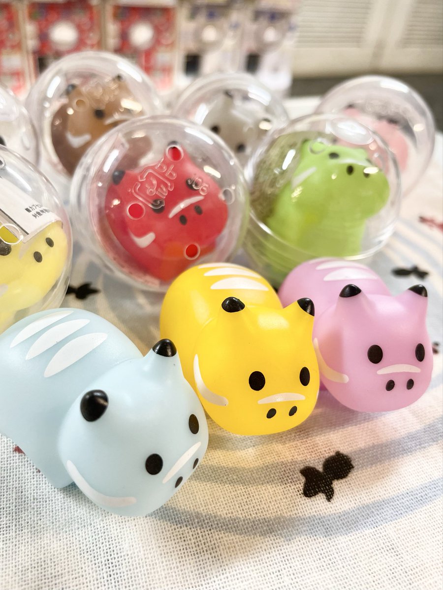 aizu_tsurukan's tweet photo. 赤べこガチャ🌟

『ぷかぷかベコちゃん』
水に浮かべて遊ぶことができます🥳
ぷにゅってすると音が鳴って可愛い💓
1回200円、売り切れ御免！

『神獣べこたち〜エジプト神編〜』
シリーズ第７弾！
今回もただならぬ雰囲気😳
べこと一緒にエジプト神話の世界へ、、 https://t.co/YNriLyQcdH