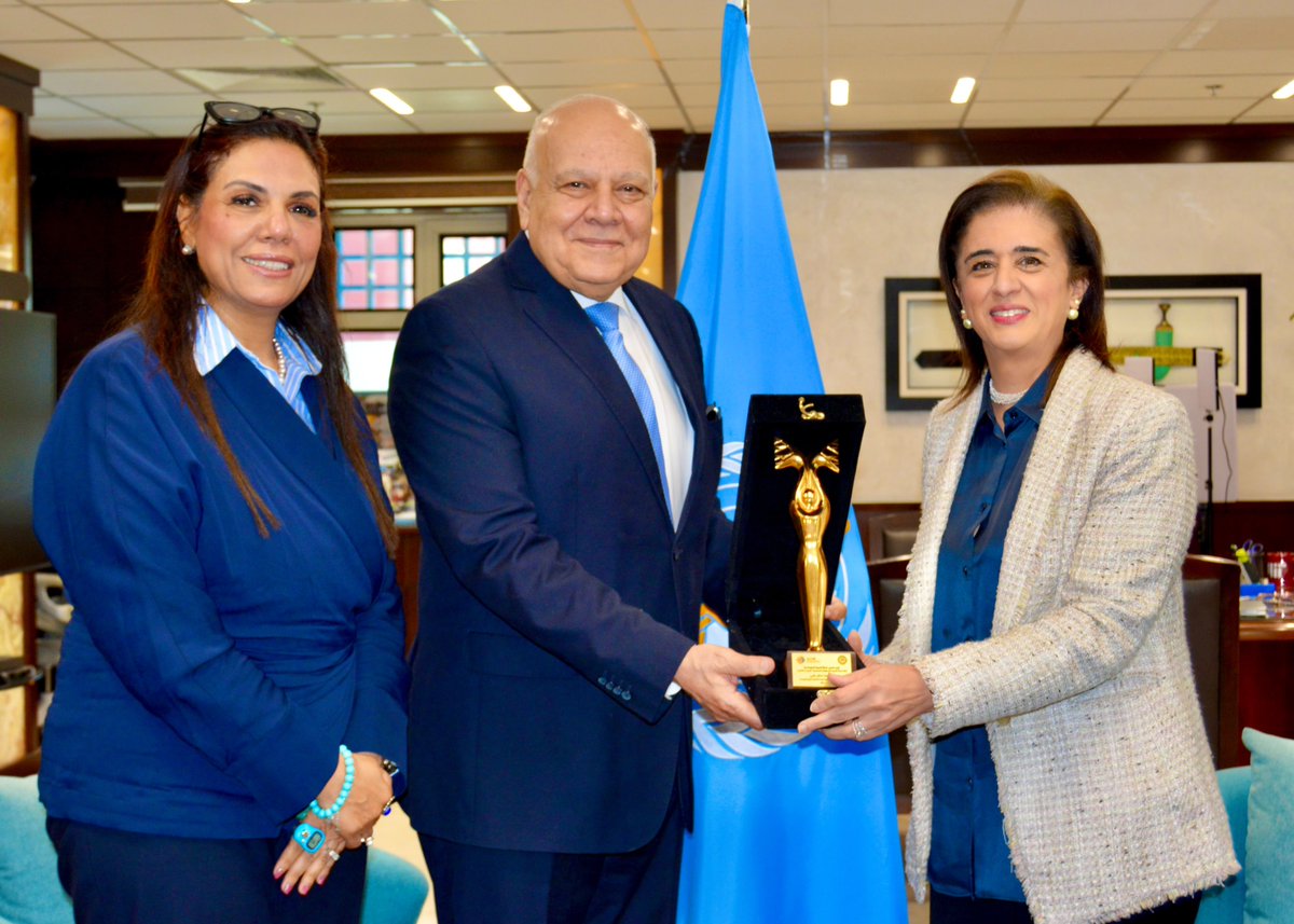 HananBalkhy's tweet photo. Honoured to receive the 2026 Shield of Excellence for Arab Woman Social Responsibility. I thank the Arab Council for Social Responsibility and the Association of Arab Universities for this recognition, and accept it with humility. This award reflects the collective impact of so many women strengthening health systems across our Eastern Mediterranean Region. 

إنه لشرفٌ عظيمٌ أن أحصل على درع تميُّز المرأة العربية للمسؤولية المجتمعية لعام 2026. وأتقدمُ بجزيل الشكر إلى المجلس العربي للمسؤولية المجتمعية واتحاد الجامعات العربية على هذا التكريم المُشرِّف، وأقبله بكل تواضع. إن هذه الجائزة تسلط الضوء على الأثر الجماعي للعديد من النساء في تعزيز النظم الصحية في جميع أنحاء إقليم شرق المتوسط. 

@AArU_jor | @arableague_gs | @RandaRizk15